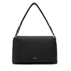 Torebka Calvin Klein. Czarne torebki klasyczne damskie CALVIN KLEIN, bez wzorów, bez dodatków. Za 349.99 zł.