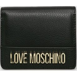 Love Moschino - Portfel skórzany. Czarne portfele damskie Love Moschino, bez wzorów, z materiału. W wyprzedaży za 299.90 zł.
