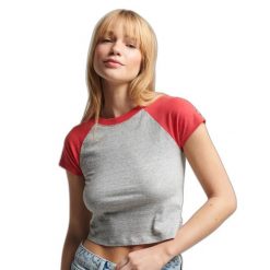 T-shirt z bawełny organicznej dla kobiet Superdry Vintage Tiny Baseball. Czerwone t-shirty damskie Superdry., bez wzorów, z bawełny, bez kołnierzyka. Za 71.15 zł.