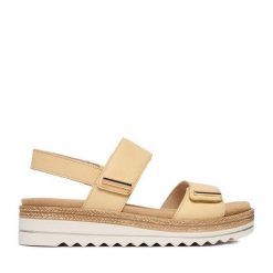 Sandały Remonte. Żółte sandały damskie Remonte, bez wzorów, bez obcasa, na płaskiej podeszwie. Za 379.99 zł.