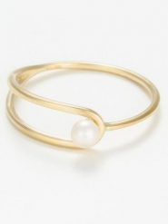 OR ÉCLAT Złoty pierścionek "Malee" z perłą rozmiar: 52. Żółte pierścionki damskie Or Éclat, z perłą, złote. Za 609.17 zł.