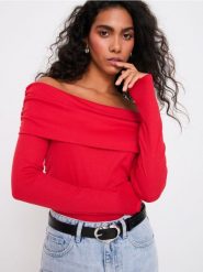Koszulka z długimi rękawami - czerwony. Czerwone t-shirty damskie Sinsay, l, bez wzorów, bez kołnierzyka. W wyprzedaży za 24.99 zł.