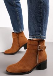 Brązowe Botki na Niskim Słupku z Ozdobną Klamerką Nyxara. Brązowe botki damskie Renee, bez obcasa, na obcasie, bez zapięcia. Za 129.99 zł.