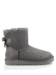 UGG Botki "Mini Baily Bow" w kolorze szarym ze skóry jagnięcej rozmiar: 41. Szare botki damskie Ugg, ze skóry, z okrągłym noskiem, bez obcasa, bez zapięcia. Za 590.20 zł.