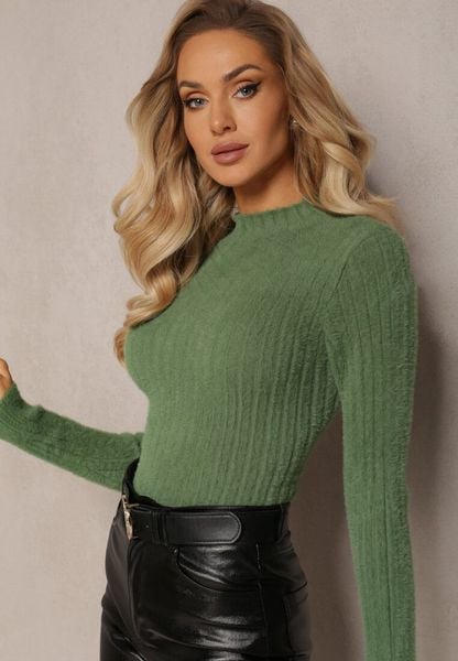 Zielony Prążkowany Sweter z Wełną i Dłuższym Włosiem Izarina. Zielone swetry klasyczne damskie Renee, z dzianiny, bez kołnierzyka. Za 59.99 zł.