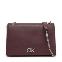 Torebka Calvin Klein. Czerwone torebki klasyczne damskie CALVIN KLEIN, bez wzorów, wizytowe, bez kołnierzyka, bez ramiączek. Za 359.99 zł.