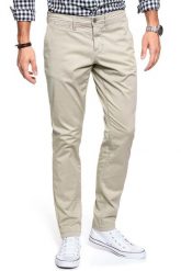 MUSTANG SPODNIE MĘSKIE Classic Chino 1009612 4034. Brązowe spodnie materiałowe męskie Mustang, bez wzorów, z materiału. W wyprzedaży za 89.99 zł.