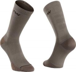 Skarpetki Northwave Extreme Pro. Brązowe skarpetki damskie Northwave, bez wzorów, z materiału. Za 69.00 zł.