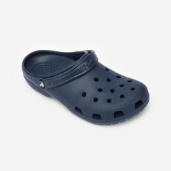 Klapki Crocs Classic. Niebieskie klapki damskie Crocs, bez wzorów, bez obcasa. Za 239.99 zł.