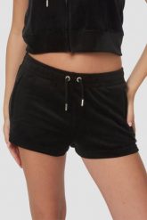 JUICY COUTURE Czarne damskie spodenki Tamia Shorts. Czarne szorty damskie Juicy Couture, bez wzorów. W wyprzedaży za 132.99 zł.