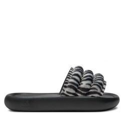 Klapki adidas. Białe klapki damskie Adidas, bez wzorów, bez obcasa. Za 179.99 zł.