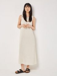 Apricot Sukienka w kolorze kremowym rozmiar: S. Brązowe sukienki damskie Apricot, na co dzień, s, bez wzorów, bez kołnierzyka, bez ramiączek, maxi, proste. Za 97.51 zł.