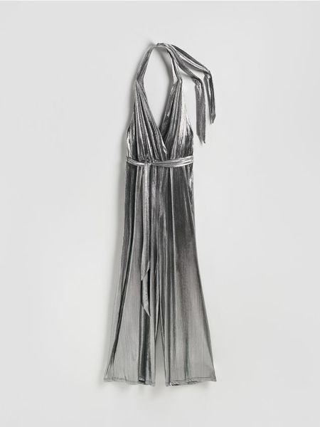 Błyszczący kombinezon z paskiem - srebrny. Szare kombinezony damskie Reserved, l, bez wzorów, z dzianiny, bez kołnierzyka, bez ramiączek. Za 199.99 zł.