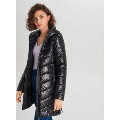 Pikowany płaszcz - Czarny. Czarne płaszcze damskie Cropp, l, bez wzorów. Za 159.99 zł.