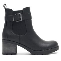 Botki Clara Barson. Czarne botki damskie Clara Barson, bez obcasa, na słupku, bez zapięcia. Za 111.99 zł.