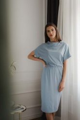 Niebieska Sukienka Midi z Krótkim Kimonowym Rękawem. Niebieskie sukienki damskie Figl, m, bez wzorów, z elastanu, wizytowe, bez kołnierzyka, bez ramiączek, midi. Za 319.00 zł.