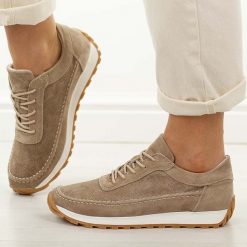 J.Brązowe skórzane półbuty damskie Sergio Leone Sp001. Brązowe półbuty damskie Sergio Leone, bez wzorów, z jeansu, eleganckie, z okrągłym noskiem, bez obcasa, na płaskiej podeszwie. Za 219.00 zł.