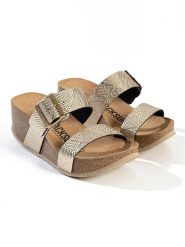 BACKSUN Klapki "Jakarta" w kolorze złotym na koturnie rozmiar: 38. Żółte klapki damskie Backsun, bez wzorów, z materiału, bez obcasa, na koturnie. Za 173.99 zł.