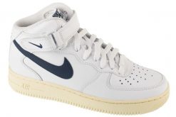 Buty sportowe Sneakersy damskie, Air Force 1 '07 Mid. Białe buty sportowe na co dzień damskie Nike, bez wzorów, z materiału, trekkingowe, nike air force. Za 499.99 zł.