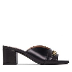 Sandały LOVE MOSCHINO. Czarne sandały damskie Love Moschino, bez wzorów, bez obcasa, na słupku. Za 629.99 zł.