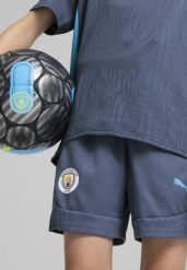 Młodzieżowe szorty treningowe Manchester City PUMA Inky Blue Magic. Niebieskia szorty damskie Puma, bez wzorów, z żakardem, klasyczne, z standardowym stanem. Za 166.90 zł.