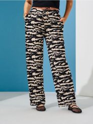 Spodnie wide leg w abstrakcyjny wzór - wielobarwny. Spodnie materiałowe damskie Sinsay, bez wzorów. W wyprzedaży za 19.99 zł.