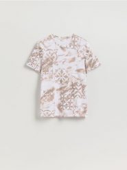 T-shirt regular z nadrukiem allover - kremowy. Białe t-shirty męskie Reserved, l, bez wzorów, z bawełny, bez kołnierzyka. Za 59.99 zł.