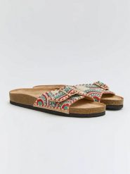 Belucci Klapki ze wzorem rozmiar: 39. Klapki damskie Belucci, bez wzorów, bez obcasa. Za 87.61 zł.