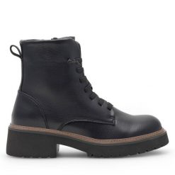 Botki Clara Barson. Czarne botki damskie Clara Barson, bez obcasa, na płaskiej podeszwie, bez zapięcia. Za 169.99 zł.