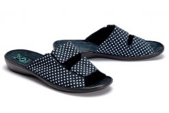 ADANEX DIK13 DIANA 23051 GR/CZ granat/czarny, kapcie, klapki damskie. Czarne klapki damskie Adanex, bez wzorów, bez obcasa. Za 53.99 zł.