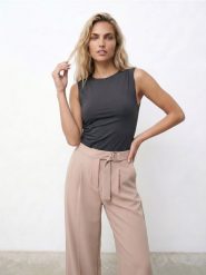 Spodnie wide leg z paskiem z materiału tech-poly - beżowy. Brązowe spodnie materiałowe damskie Sinsay, bez wzorów. Za 49.99 zł.
