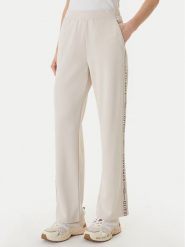 Guess Spodnie dresowe W6GB29 K3282 Beżowy Regular Fit. Brązowe spodnie dresowe damskie Guess, s, z aplikacjami, z dresówki. Za 469.99 zł.