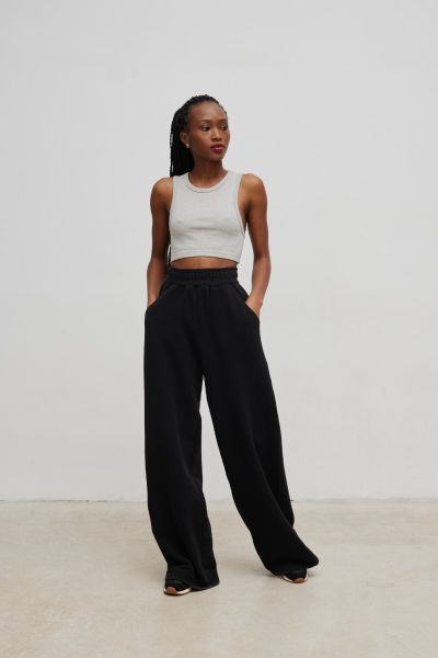 Spodnie z szerokimi nogawkami z efektem sprania w kolorze WASHED BLACK- MEMPHIS -L. Czarne spodnie dresowe damskie Marsala, l, bez wzorów, z bawełny. W wyprzedaży za 82.48 zł.