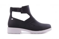 Botki Mel 32160 White Black, Biały/Czarny, Guma - 35-36. Czarne botki damskie Melissa, na jesień, z gumy, klasyczne, przed kolano, bez obcasa, bez zapięcia. W wyprzedaży za 53.10 zł.