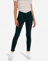 WRANGLER SKINNY SPODNIE DAMSKIE PINE W28KWLG01 112128355. Zielone spodnie materiałowe damskie Wrangler, bez wzorów, z jeansu. Za 189.99 zł.