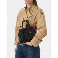 Torebka MEXX. Czarne torebki klasyczne damskie Mexx, bez wzorów, bez dodatków. Za 299.99 zł.