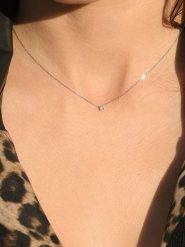 Maison héritage PARIS Złoty naszyjnik "Solitaire" z diamentem - dł. 42 cm rozmiar: onesize. Białe naszyjniki damskie maison héritage PARIS, złote. Za 1,500.99 zł.