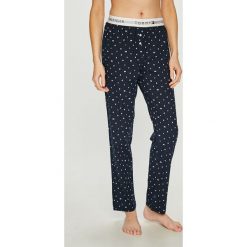 Tommy Hilfiger - Spodnie piżamowe. Niebieskie piżamy damskie Tommy Hilfiger, m, bez wzorów, z bawełny, bez ramiączek. W wyprzedaży za 129.90 zł.
