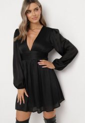 Czarna Rozkloszowana Sukienka Mini z Trójkątnym Dekoltem Ponloka. Czarne sukienki damskie Born2be, m, bez wzorów, eleganckie, bez kołnierzyka, bez ramiączek, mini, rozkloszowane. W wyprzedaży za 135.99 zł.