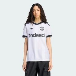 Koszulka wyjazdowa Eintracht Frankfurt 26/27. Białe t-shirty damskie Adidas, m, bez wzorów, z dzianiny, bez kołnierzyka. Za 439.00 zł.