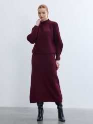 BGN Sweter w kolorze bordowym rozmiar: 36. Czerwone golfy damskie BGN, prążkowane, bez kołnierzyka. Za 121.99 zł.