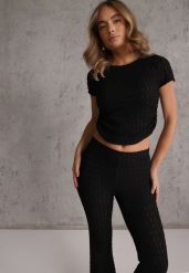 Czarny Tłoczony Komplet Spodnie Flare i Top z Marszczeniem w Talii Pimisia. Czarne spodnie materiałowe damskie Renee, bez wzorów, z materiału, casualowe. Za 139.99 zł.