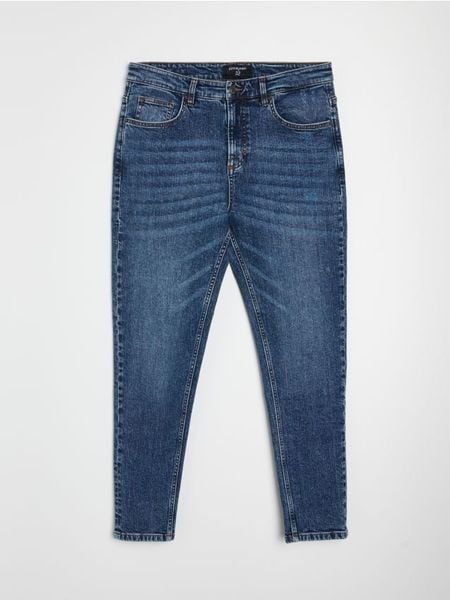 Jeansy carrot fit z efektem sprania - granatowy. Niebieskie jeansy męskie Sinsay. Za 79.99 zł.
