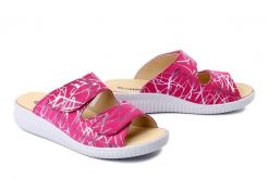 DR. BRINKMANN 701096-43 fuchsia, klapki damskie. Czerwone klapki damskie Dr. Brinkmann, bez wzorów, ze skóry, bez obcasa. Za 289.90 zł.