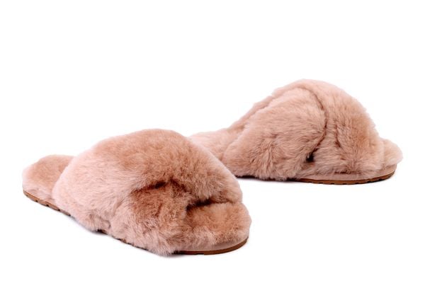 EMU AUSTRALIA W11573 Mayberry camel, kapcie damskie. Brązowe kapcie damskie Emu Australia, ze skóry. Za 299.90 zł.