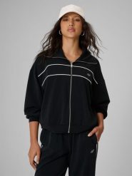 4F Bluza dresowa loose bez kaptura damska - czarna M. Czarne bluzy bez kaptura damskie 4f, m, bez wzorów, z dresówki, bez ramiączek, bez kaptura. Za 199.99 zł.