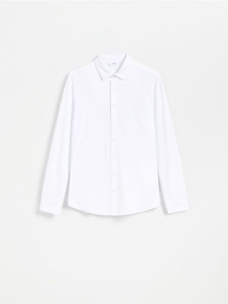 Gładka koszula super slim fit - biały. Białe koszule męskie Reserved, l, bez wzorów, z dzianiny, bez kołnierzyka, bez ramiączek. Za 129.99 zł.