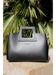 Maison héritage PARIS Skórzana torebka "Jane" w kolorze czarnym - 34 x 26 x 11 cm rozmiar: onesize. Czarne torebki klasyczne damskie maison héritage PARIS, bez wzorów, z materiału, bez dodatków. Za 391.99 zł.