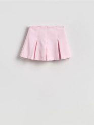 Gładkie spódnico-szorty - różowy. Czerwone szorty damskie Reserved, bez wzorów, z tkaniny. Za 99.99 zł.