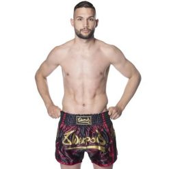 Szorty do Muay Thai 8 Weapons Sak Yant Naga. Czerwone szorty damskie 8 WEAPONS, z aplikacjami, z tkaniny. Za 301.50 zł.